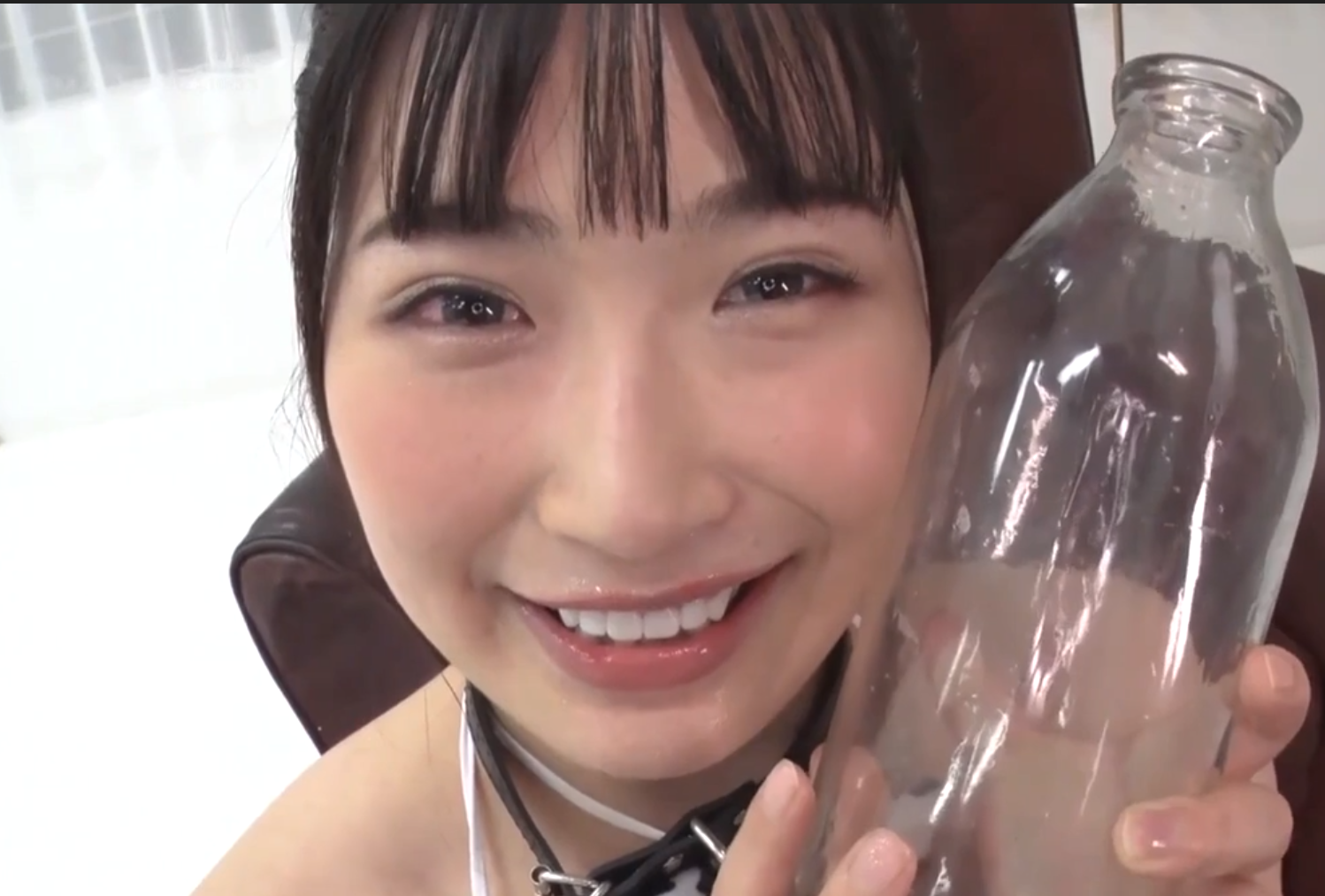 【変態系女子】豊満BODYの黒髪美少女が、ひたすら精液を飲みまくる企画！ひたすら飲みまくる40分間の後、感動のフィナーレｗｗ（美園和花）