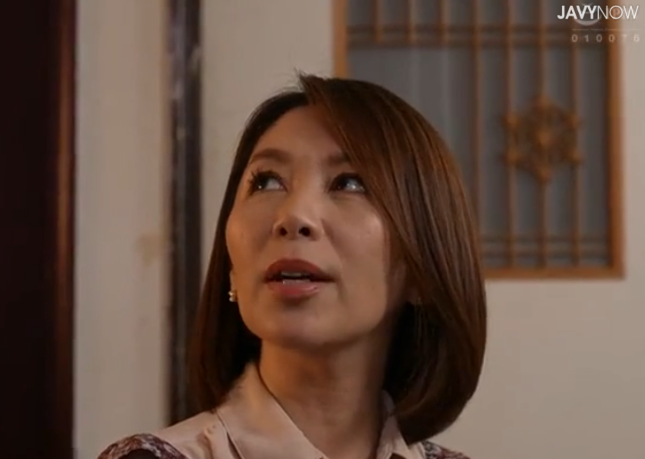 【昭和ギャル】『あぁ...こんなオバサンにダメよ...』娘の彼氏に犯される50歳の美人母☆逞しい肉棒で責められ流れ出る本気のマ●汁！