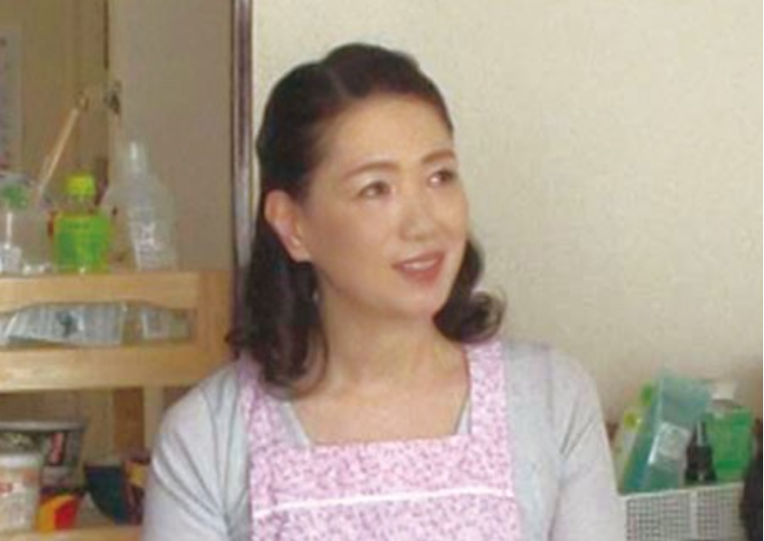 【おばさんレンタル】55歳の出張家政婦の大人の色気に依頼主が大興奮！真面目なフリして性処理サービスのご無沙汰セックス！