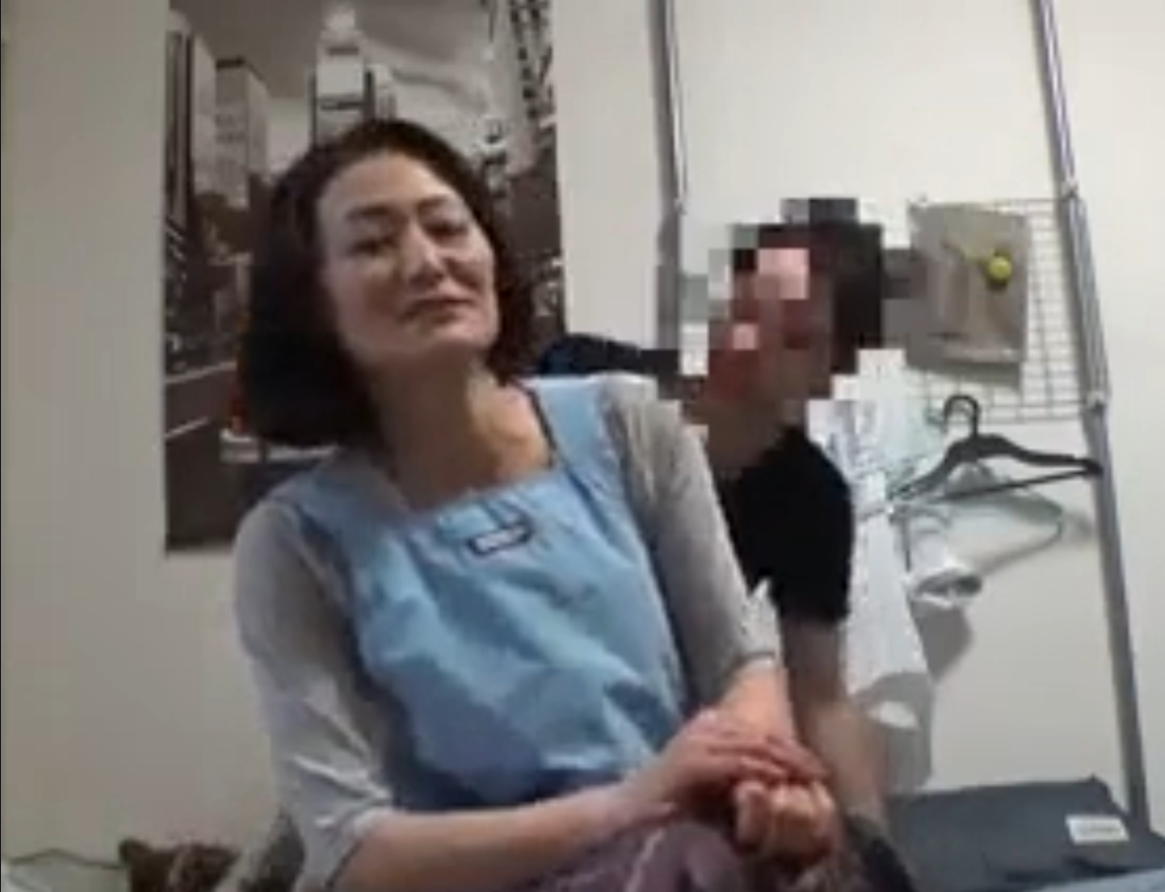 【おばさんレンタル】「ダメです！片付けが終わって...あぁっ！♡」お掃除代行の50歳の人妻がどエロかったので襲ってみたｗ
