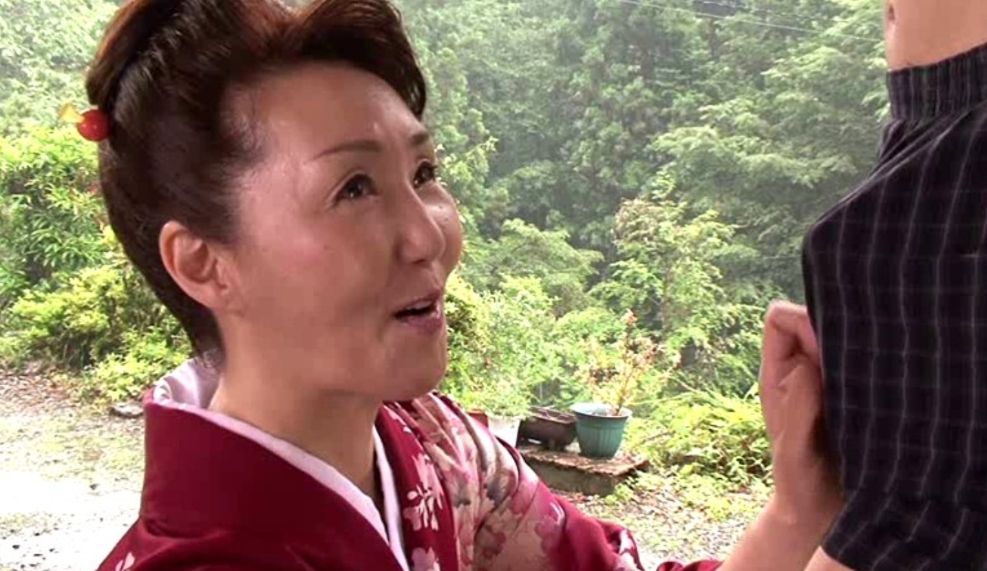 【初撮り55歳】女の悦びをもっと感じたい五十路の旅館女将がAV出演！熟練のフェラテクで男のイチモツをしゃぶりあげる！