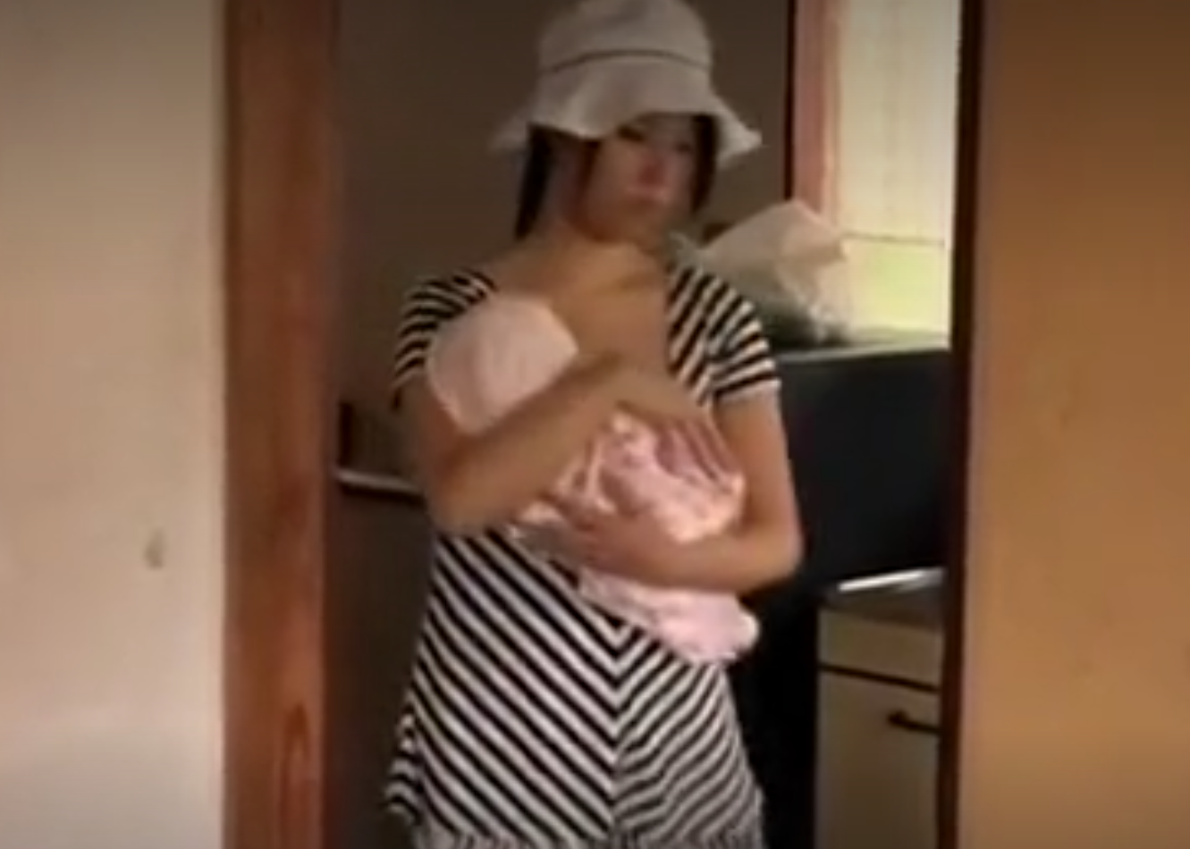 ■エロドラマ・人妻強姦・子育て中のママさん│ながえスタイル■"俺にも母乳飲ませてくれよ"と言いたげな悪徳新聞屋の逆襲レ〇プ