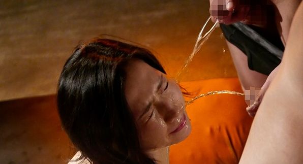 気がついたら監禁されていた美人妻の佐山愛!後ろ手に拘束され強制フェラチオ、3P、吊り責め、オシッコもかけられる!