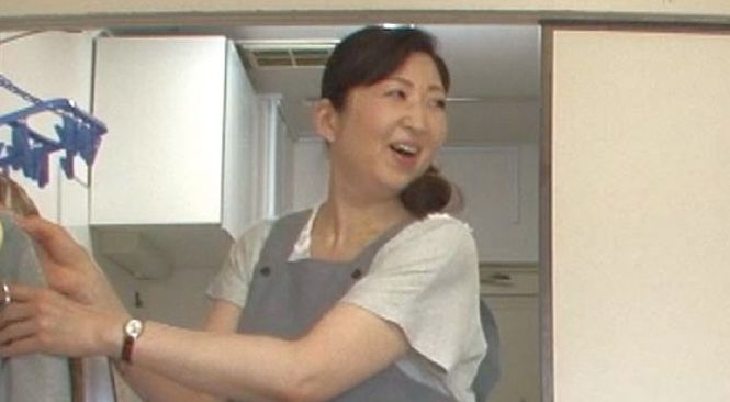 【五十路のおばさんレンタル】お願いしたら断らない!そんな素人熟女にヌイてほしい!体の線のくずれに堪らなくそそられる!