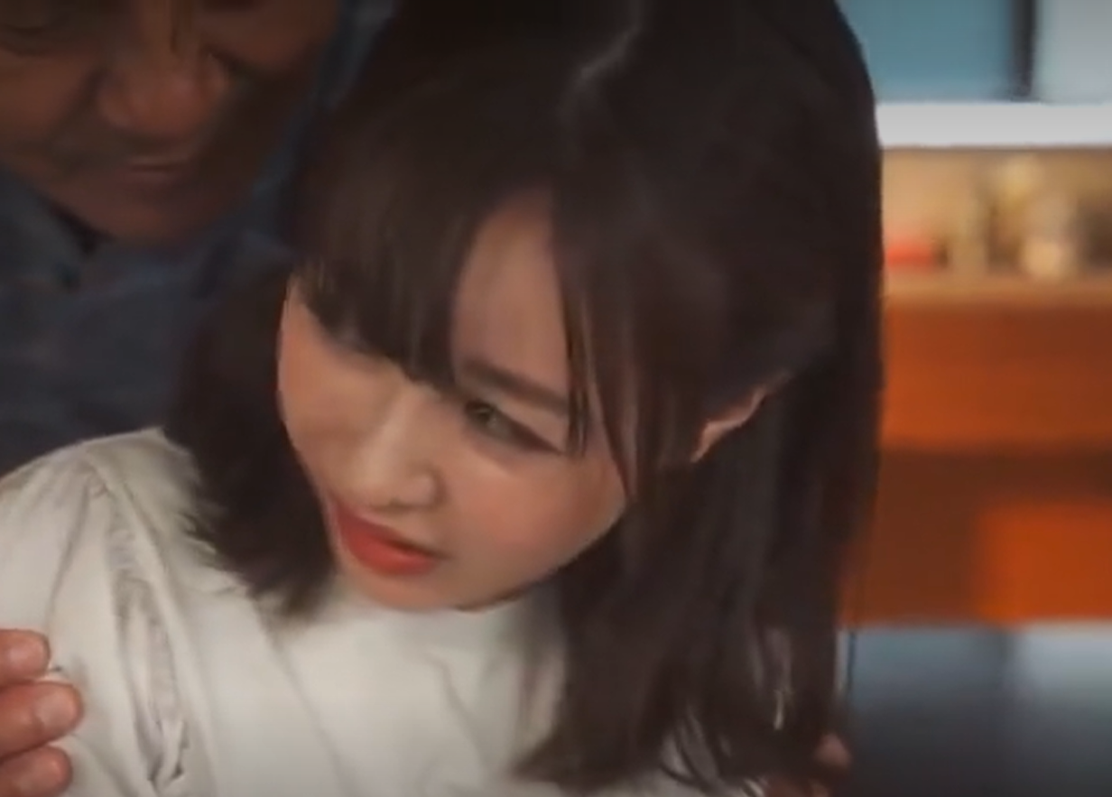 ☆人妻×義理父×NTR☆旦那がいない間に鬼畜なオジサンにたっぷり調教される美人妻・膣射までされちゃう寝取られSEX【栗山莉緒