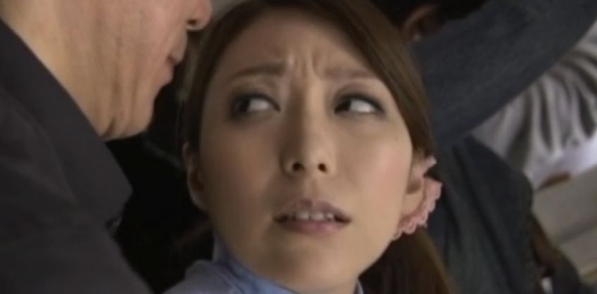 【白木優子】この人痴漢です!剃毛で敏感になったツルツルマ◯コが感じちゃう!電車の中でパイパン美人熟女のお汁があふれるw