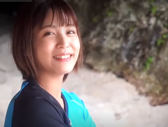 可愛らしい沖縄のショートボブママさん、家族に内緒のAV撮影で母乳出しながらデカチンに大興奮w