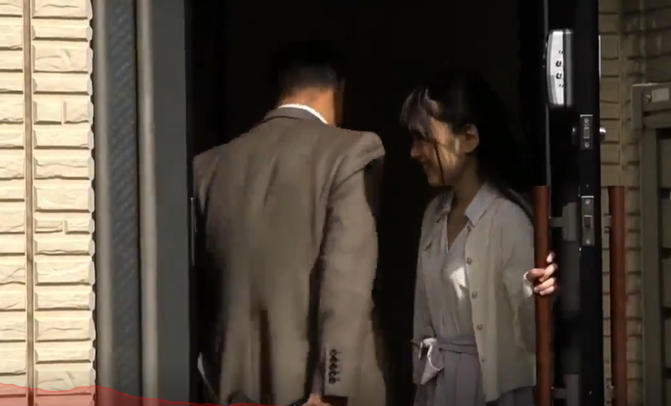 【不倫する人妻】ながえスタイル『あぁん♡旦那よりいいわ...♡』多情な奥様は自宅で他男とハメ性交！覗いて興奮する変態男です