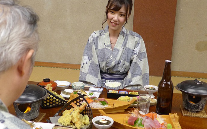【人妻のNTR不倫旅行】『アナタの子が欲しい…♡』スレンダーな新婚妻が仕事場の恩人とヤりまくり中出し托卵計画!<竹内夏希>