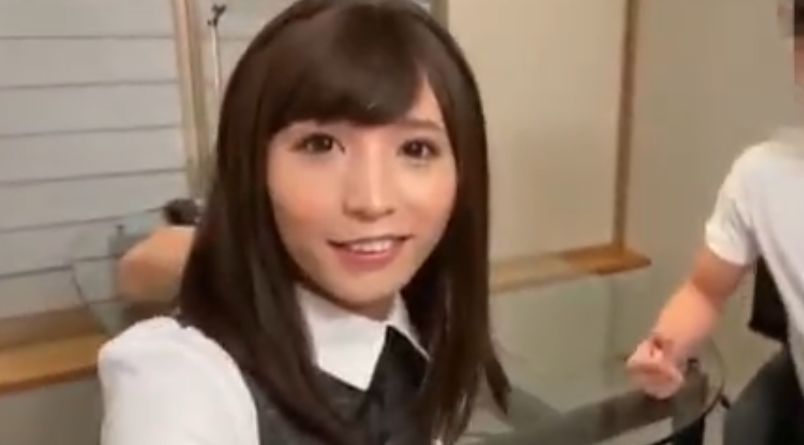 【美人◇逆ナンパ】自撮りしながら逆ナンする美形がニューハーフ!二本の勃起を同時手コキ、濃厚プレイでイキそう!