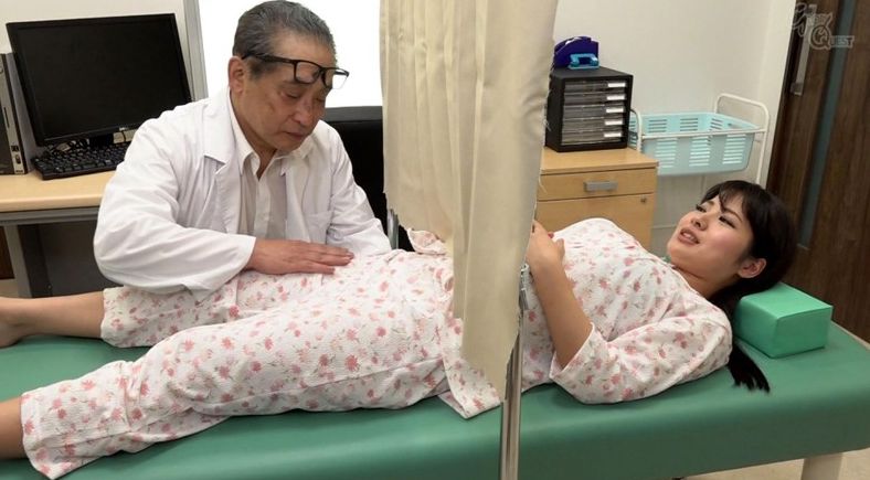 このエロ医者が、このおっぱい人妻に治療と称してやりたい放題!しゃぶらせる、クンニする、中出しする、変態行為全開!