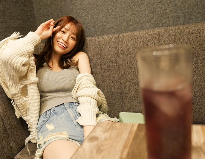 ☆泥酔×淫乱☆お酒を飲むとメチャエロになる超絶美少女との飲み会・しっかり酔ってエロス覚醒・ホテルで濃厚SEX【未歩なな】