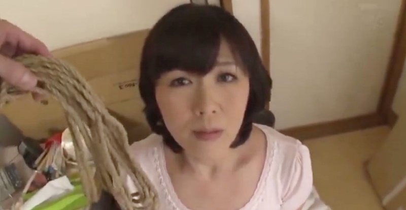 『円城ひとみ』がSMのAVを手に入れた！思わず夢中になり＜私もされてみたい＞縄をかけられオナニーを見られ寝取られる女