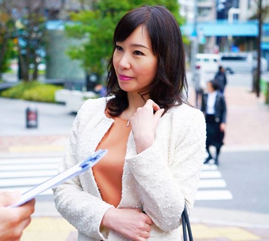 【人妻ナンパ】銀座の美魔女に狙いを定めて、ナンパします！バレエをならっているこの女性！性技もしなやかでエロい！