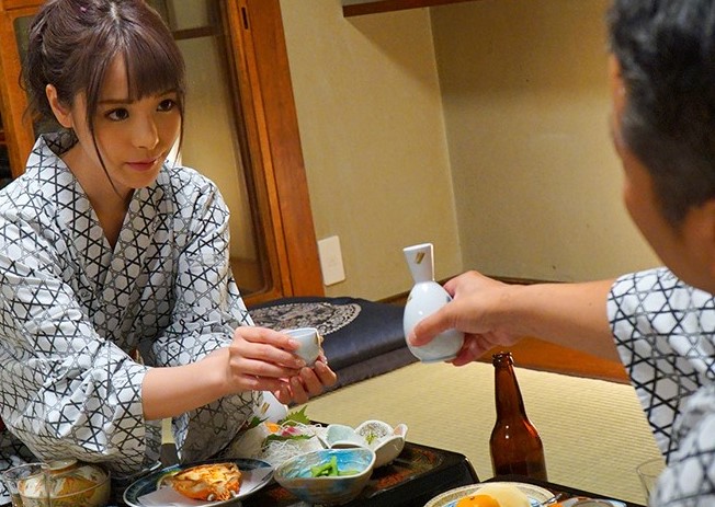 気持ち悪いクズ上司と旅館で１泊することになった美人社員・睡眠薬を盛られ昏睡レイプされてしまう★桃乃木かな★