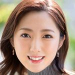 【巨乳不倫】『乳首を強くイジられるの、大好き』Tバックで迫る美人の奥さん！見られながらするのが初めてだから…大興奮