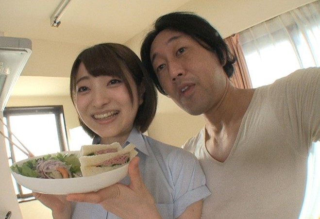 【女子高生】”奥さんいま居ないんでしょ?♡”性に興味持ち始めのJKが大人のオトコを誘惑しスケベなひと時過ごしちゃう!中城葵