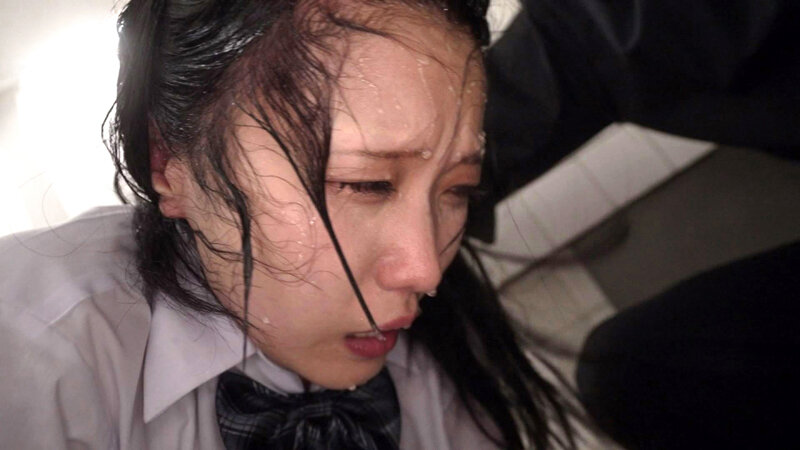 【JKレイプ】”やめて!気持ち悪い...!!”可愛い美少女を背後から付け回し、タイミングをみて襲い掛かる!日泉舞香