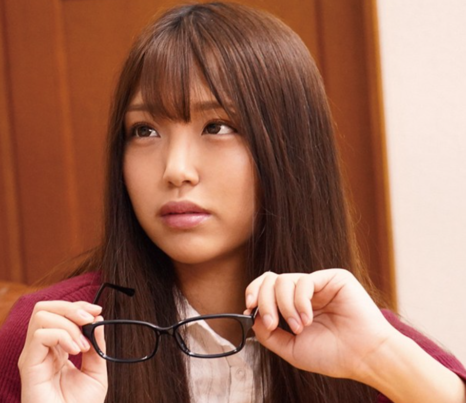 【実の姉】この美人なお姉さんは実際の姉弟！めがね外すとこんなきれいな女性で、弟であっても欲情してしまい…木下ひまり