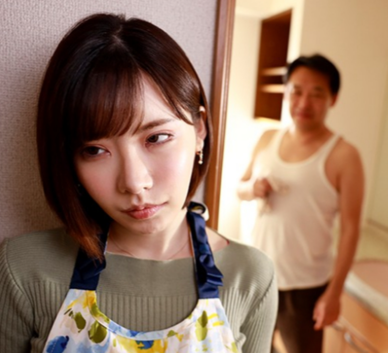 【義父とSEX】夫がいないときに義父から襲われる人妻が超絶エロい！絶倫チ◯ポに感じてしまい何度も昇天・・＜深田えいみ＞