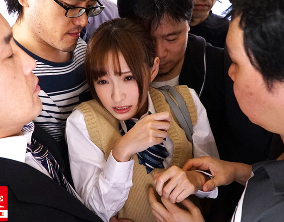 【女子校生・痴漢】”誰か助けて…！！”制服姿の美少女が電車の中でハメられちゃう！乗客みんな気づかないフリをし…
