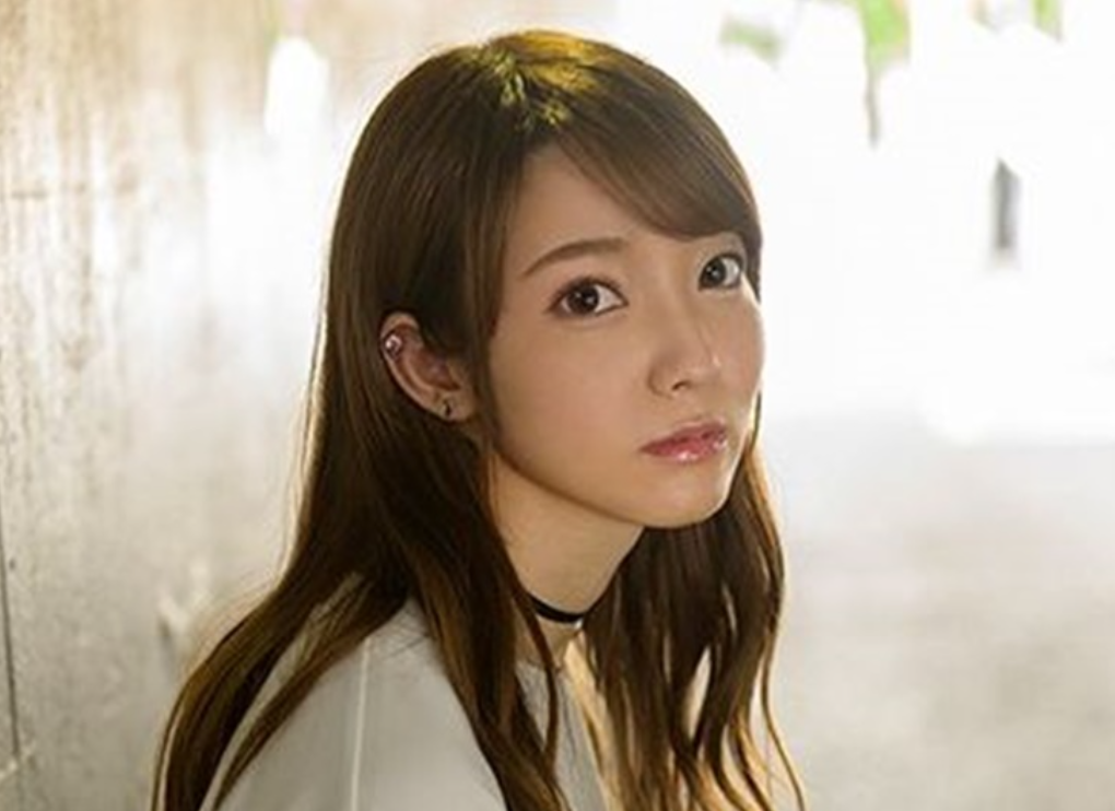 【初撮り美少女】カメラの前ではおとなしいのに…指が触れただけで声が漏れ腰をくねらせる敏感体質■雨宮もな
