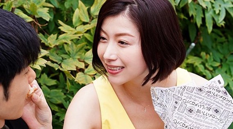 【筆おろし熟女】「大丈夫よ…ちゃんとリードしてあげる」童貞の僕に微笑むツバキさん…大人の時間が始まる■加藤ツバキ