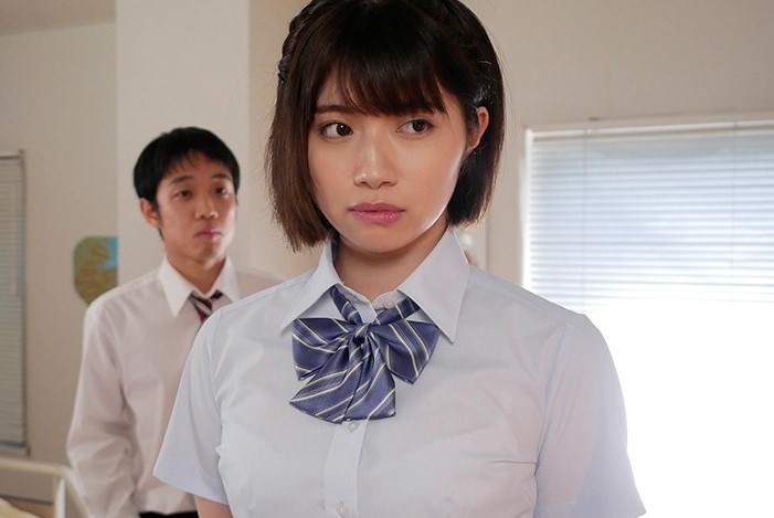 <ヤリマン女子高生>この美少女は超ビッチ！誰とでもヤルし、皆に嫌われている先生とも平気でヤッちゃう！陰キャな僕にも...