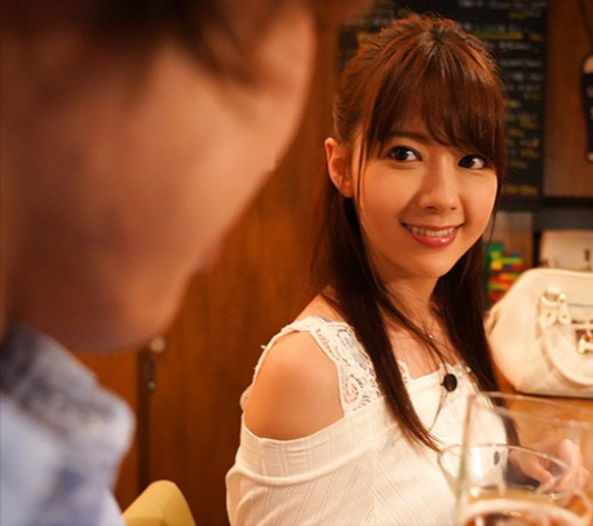 【NTR】スタイル抜群のかわいい彼女と交際してたのに・・彼氏のいないところで隠れてフェラしまくっていた！＜岬ななみ＞