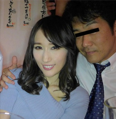 【NTR】夫がいるのに同窓会をきっかけに元彼と寝取られSEX！ガン突きされ乳首ビンビンで中出しまで・・＜JULIA＞