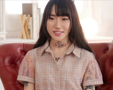 【3P】クールに見えるのに実はドMでSEXが大好き！何度イッても物足りなさそうなので何回もガン突きしてしまう＜水森翠＞