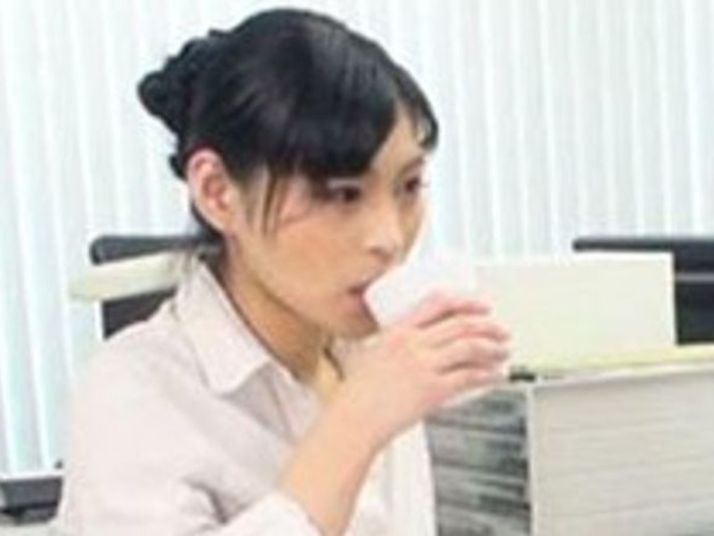 【キメセク】『それ飲んだらヤバいっす』媚薬しこんだから、このあと先輩、白目むいて、自分から腰フルっす
