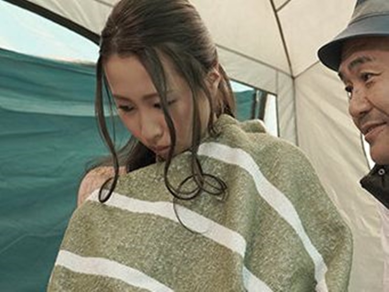 【NTR】『奥さん、夕べはどうでした？』町内会のエロオヤジたちに、オモチャにされた若妻！虜になりそう…