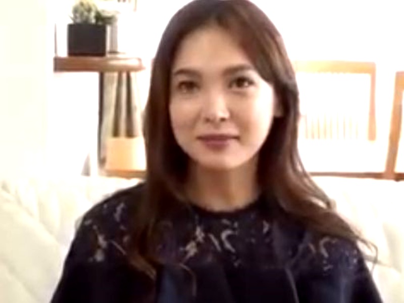 【素人妻】『私のするとこ、見てね』オナニーをする熟女！手淫でイク…自慰で絶頂…マンズリで自家発電