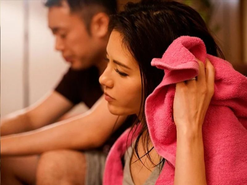 【NTR】終電をなくした人妻が会社の後輩と寝取られSEX！乳首をビンビンにして欲望のまま喘ぐ姿が激エロすぎ＜武藤あやか＞