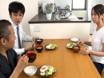 【人妻】義父と一緒に暮らしていると小説モデルを頼まれて・・夫が見ているのに調教されド変態へと開発される！＜中尾芽衣子＞