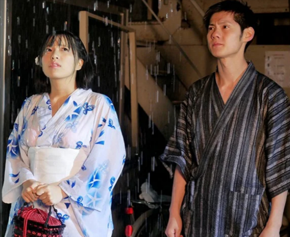 【NTR】彼氏の友達と花火大会に行くと大雨に遭い近くのホテルへ・・浴衣の彼女に我慢出来ずに寝取られ中出し！＜根尾あかり＞
