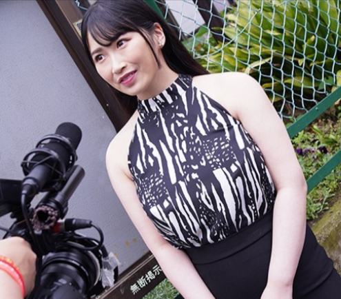 【素人】CAとして仕事をしている美人女性は変態だった！飲尿に興味があり顔はもちろん体にもかけられ昇天しまくってしまう・・