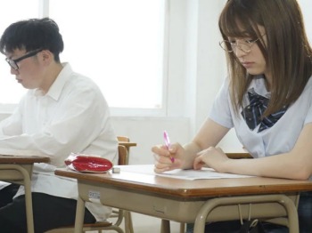 【レイプ】教師が賄賂を受け取る所を目撃してしまい・・カンニングをネタに真面目な学生が薬を使われ言いなりSEX！＜中城葵＞