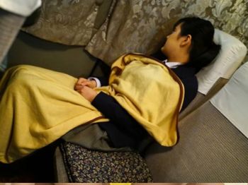【JK】夜行バスで女子高生がじっくり責められてしまい・・奥を責めると感度抜群になり中出しをおねだりする姿が激エロすぎる！