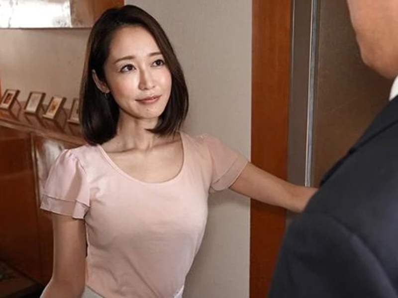 【篠田ゆう】『私のでっかいお尻を味わいに来たの？』尻フェチ男を魅了する美人妻の桃尻！NTRで快感