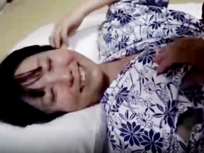 【温泉】『気持ちいいわ、もっとさわって』浴衣のおばさんといい感じ！四十路の熟女の喘ぎ声がエロい