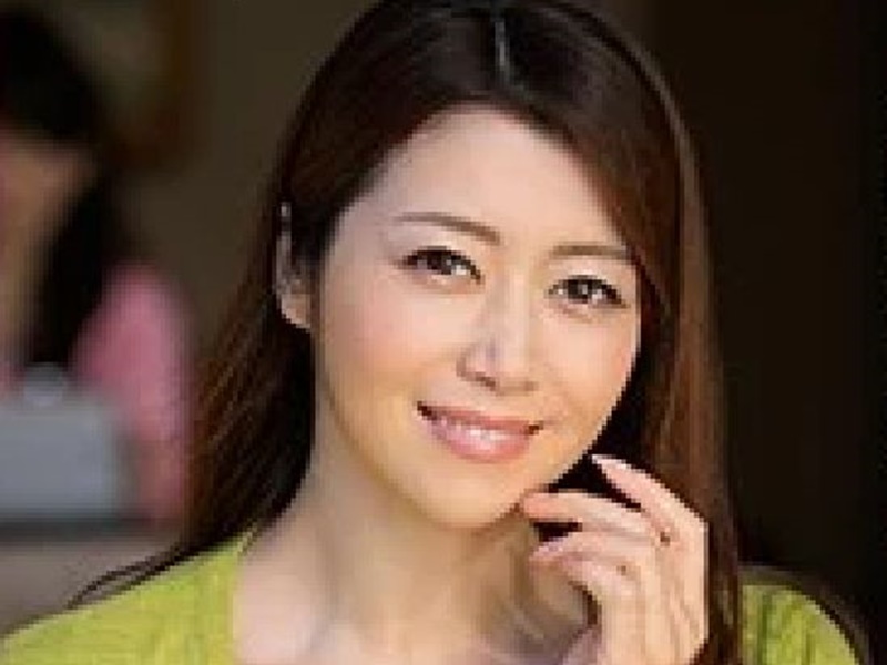 【美熟女の誘い】『キスしていいわよ』母さんの友達が北条麻妃だったらヤバイよね！だって誘惑するんだぜ