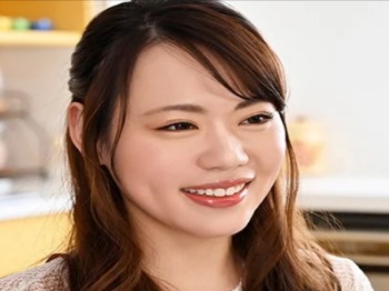 【人妻】幸せな結婚生活を送っていても何か物足りないと感じている主婦・・AVに応募し裸になると超絶エロかった！＜美月桜花＞