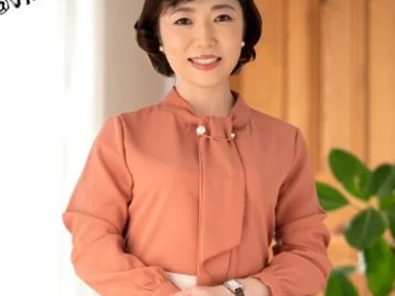 【46歳】『おばさんってエロいのよ』上品そうな熟女が、やらしー行為を次々と…そんなことまでするの？