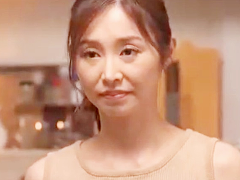【夏目彩春】『イロハさん、好きです』友達の母親が憧れだった！恋に変わったとき、フェラされてイカされる
