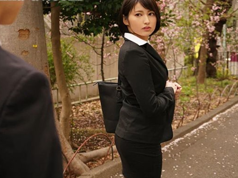 【NTR女上司】「ホラ、早くイクわよ！」普段厳しい口調のこの女と同じ部屋に泊まることに…夜になると別人のようになり…本田瞳