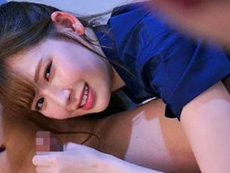 【明里つむぎ】『お前も、しごかれたいの？』囚人たちを襲う淫乱痴女看守！口とマンコで搾り尽くす