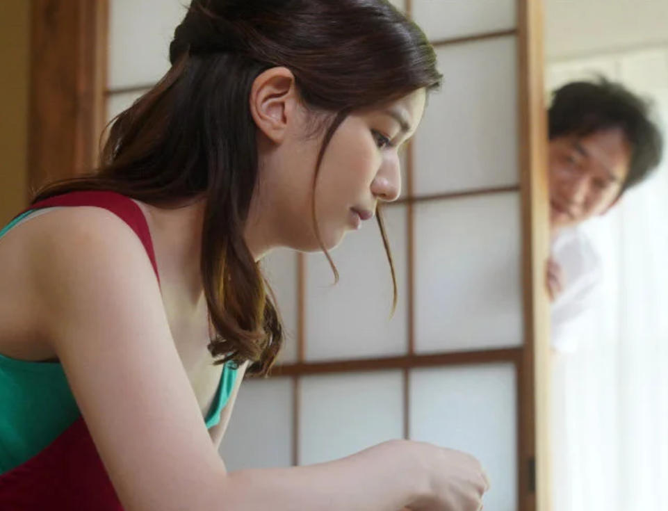 【異国の花嫁】「日本の家事はメンドイね」旦那のために尽くす海外の奥様ですが義理父に狙われてしまったようで…ローレン花恋