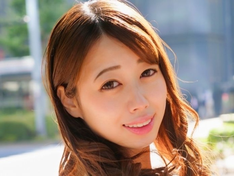 【素人美人妻】『週に３，４回はオナニーします』しかも電マでイッちゃう！セレブが赤裸々告白で大興奮